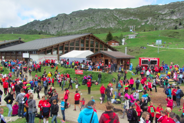 We arrive in Bettmeralp where the last kilometer takes us through the streets of the village with many spectators still cheering us on. 