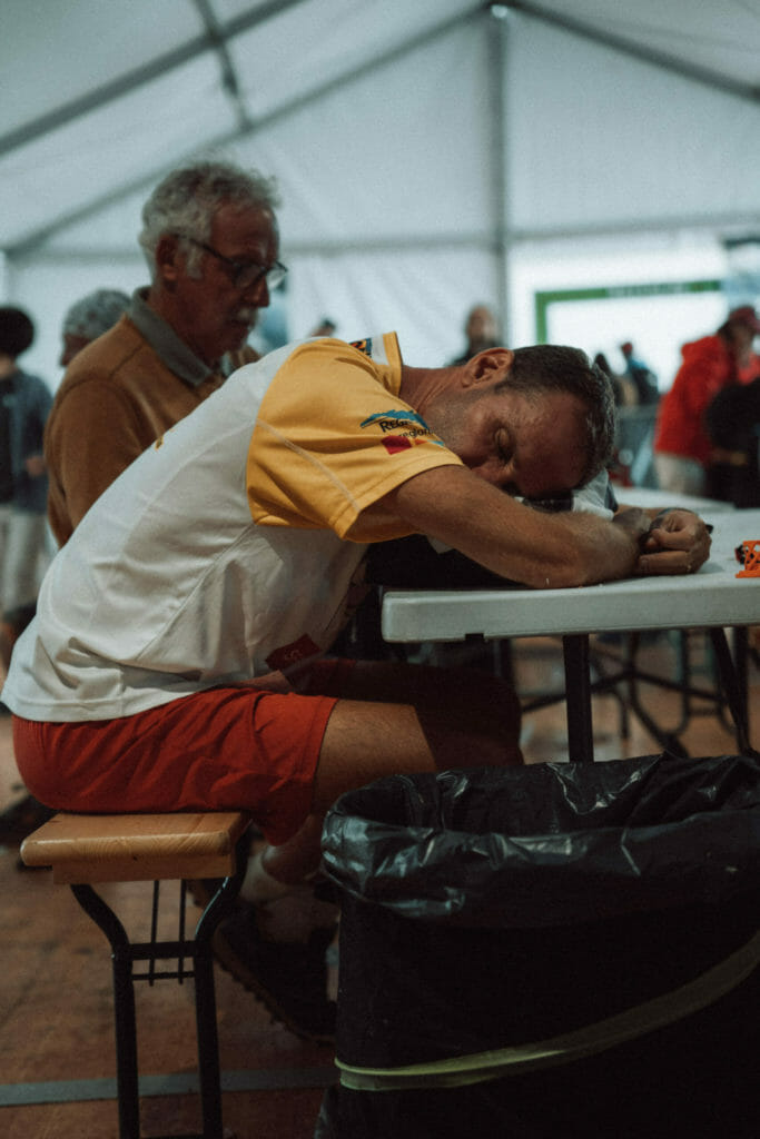 UTMB runner napping