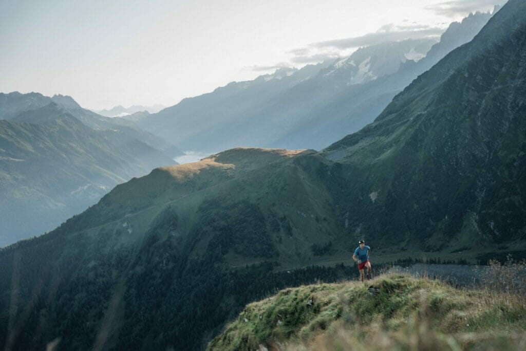Running up to the Col de Tricot