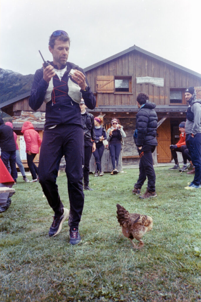 François with a helpful bénévole, “volunteer."